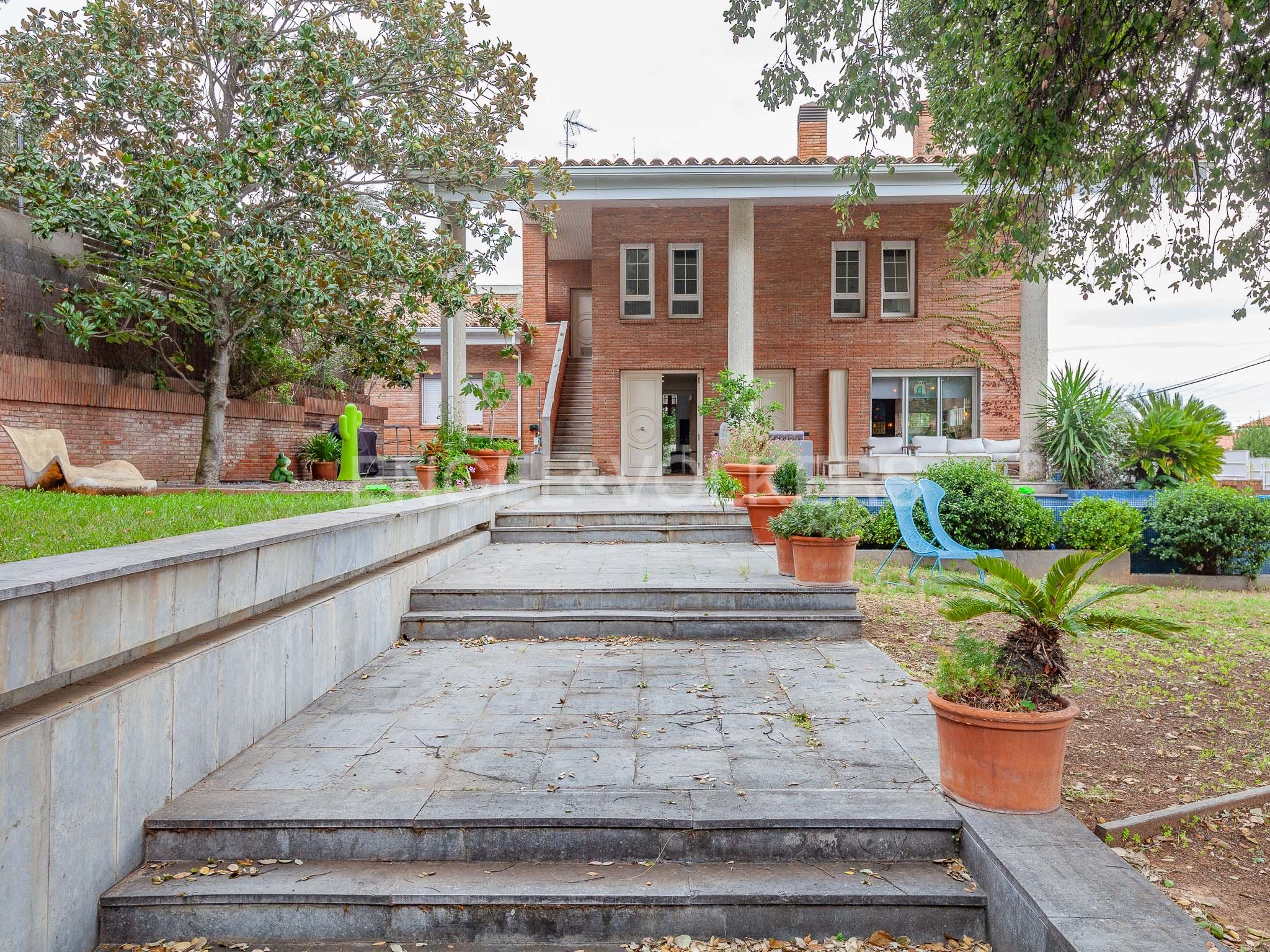 Exterior view of House or chalet for sale in Castellar del Vallès  with Air Conditioner, Heating and Private garden