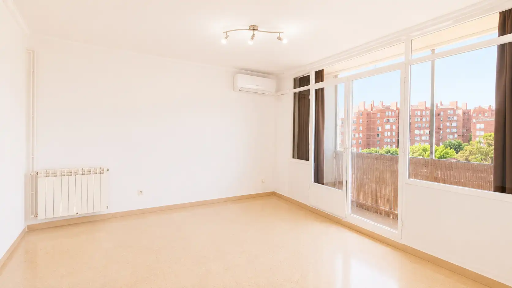 Sala de estar de Piso en venta en Cerdanyola del Vallès con Aire acondicionado, Calefacción y Balcón