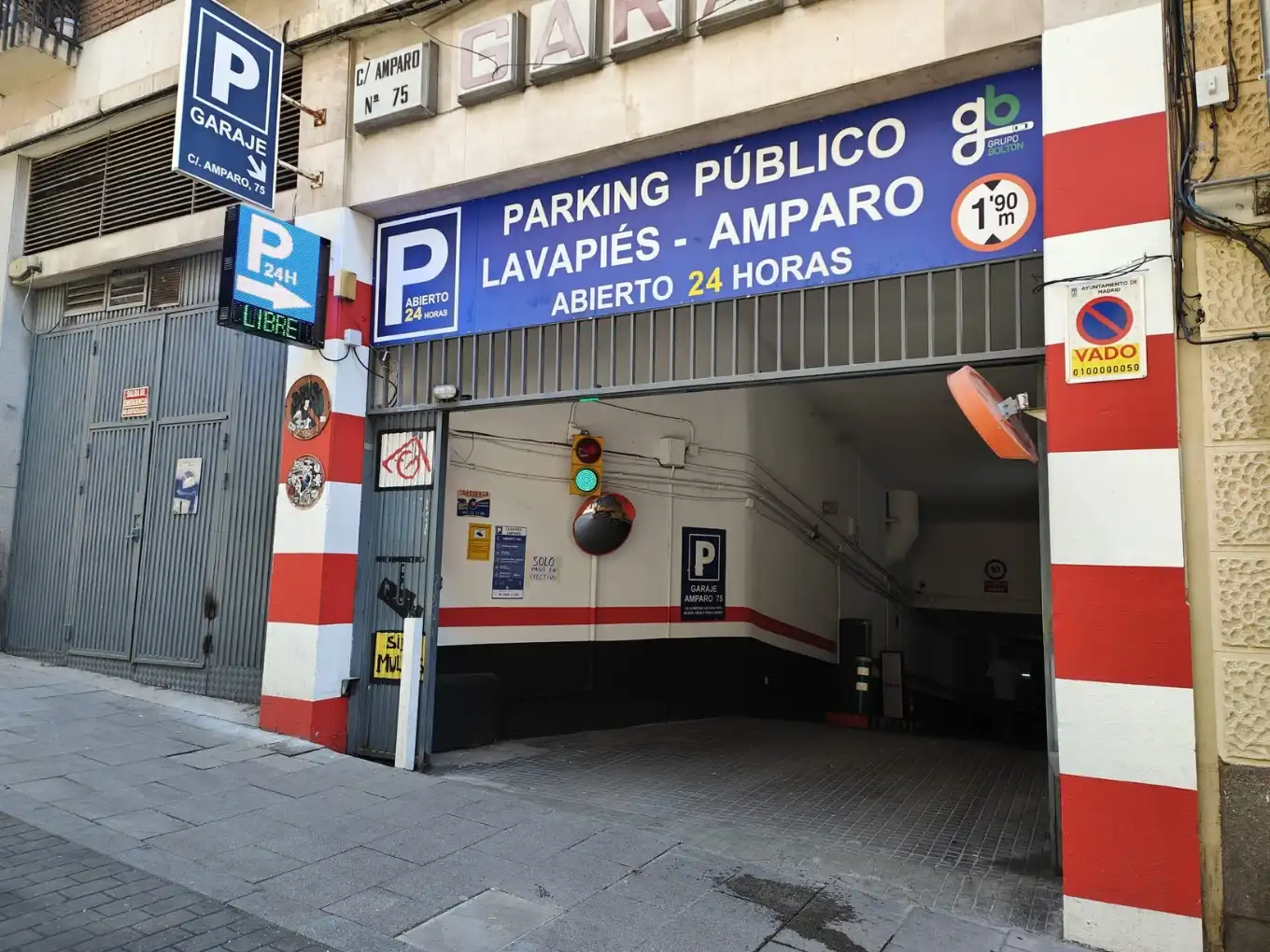 Motorradstellplatz zur Miete in Calle del Amparo 75, imagen 7