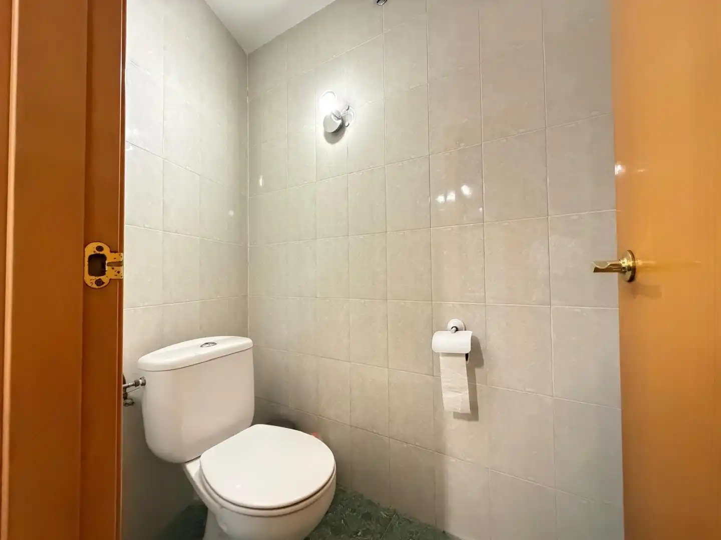 Bany de Local de lloguer en Viladecans