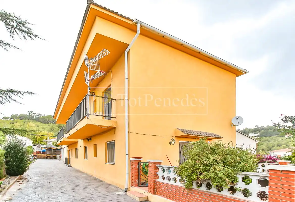Exterior view of Houses for sale in Torrelles de Foix  with Air Conditioner, Heating and Private garden