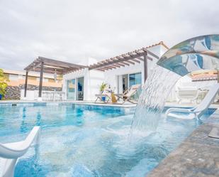 Piscina de Casa o xalet en venda en Adeje amb Aire condicionat, Jardí privat i Terrassa