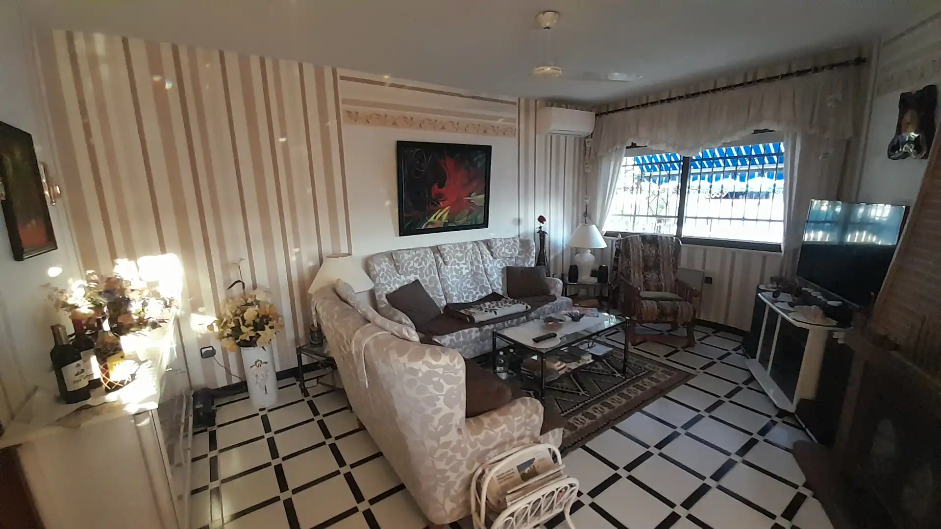 Sala d'estar de Casa o xalet en venda en Vélez-Málaga amb Aire condicionat, Calefacció i Jardí privat