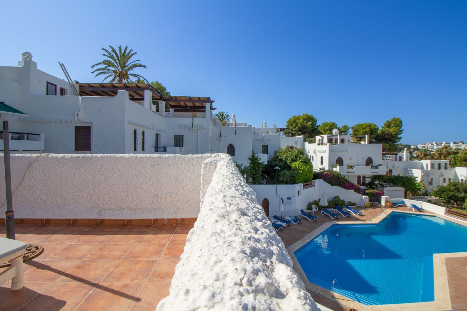 Vista exterior de Casa o xalet en venda en Marbella amb Aire condicionat i Terrassa