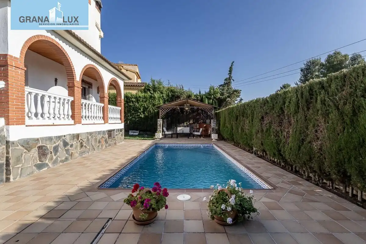 Chalet en venta en CALLE LIRIO, imagen 3