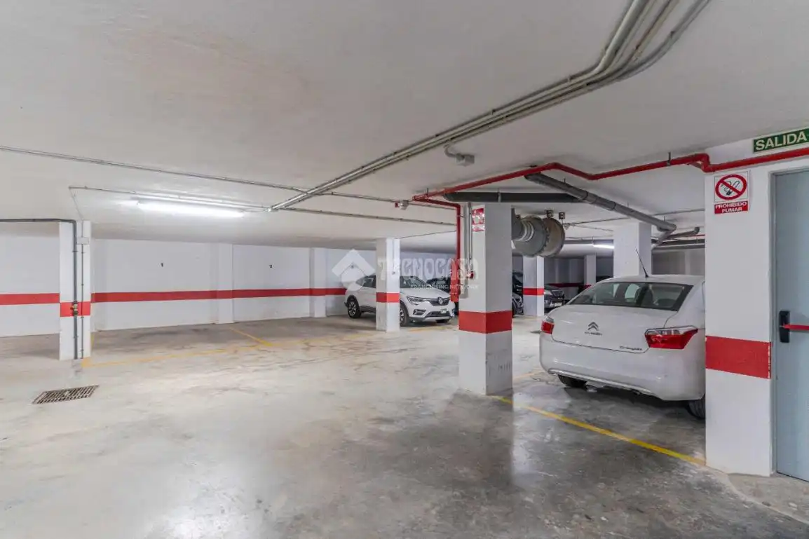 Parking de Piso en venta en La Zubia con Terraza