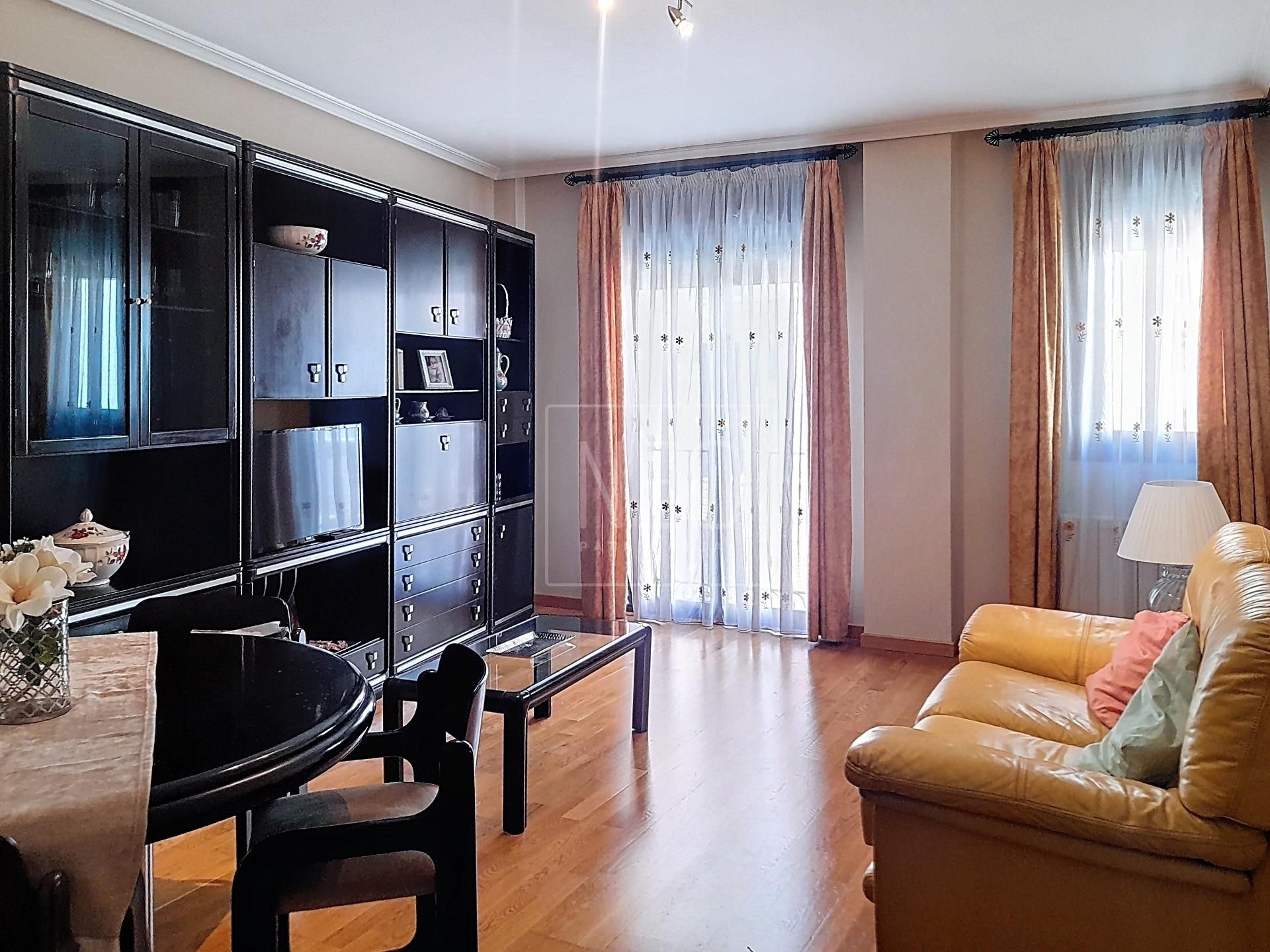 Living room of Flat for sale in Alcalá de Henares  with Air Conditioner, Heating and Balcony