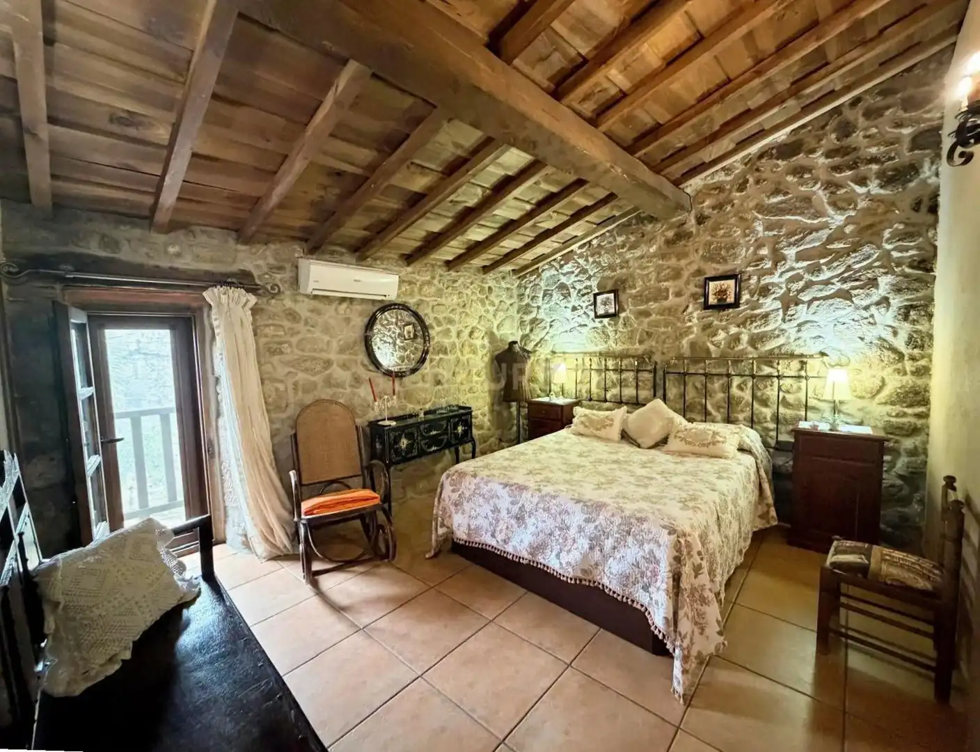 Schlafzimmer von Country house zum Verkauf in Villamiel mit Klimaanlage, Mikrowelle und Fernseher