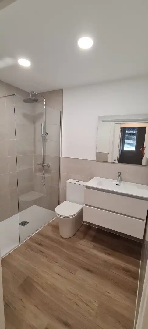 Badezimmer von Wohnung zum Verkauf in Mataró mit Klimaanlage, Parkett und Abstellraum