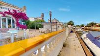 Vista exterior de Casa o xalet en venda en Empuriabrava amb Aire condicionat, Terrassa i Piscina