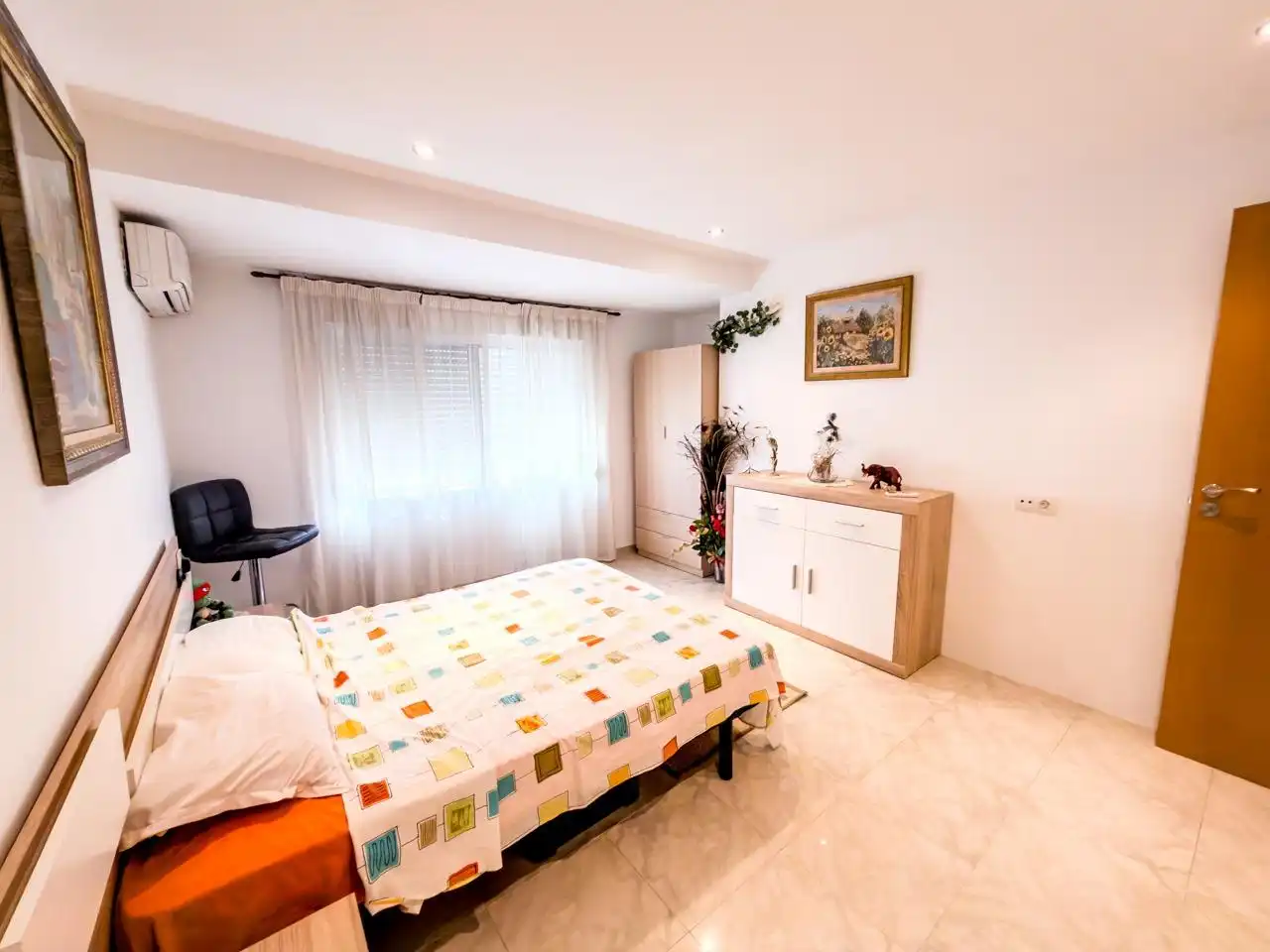 Bedroom of Flat for sale in Canals  with Air Conditioner and Balcony