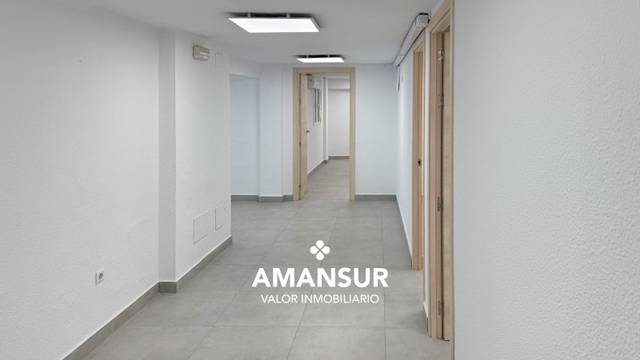 Local comercial en Alquiler en Avenida Escultora Miss Whitney en Reina Victoria - Matadero