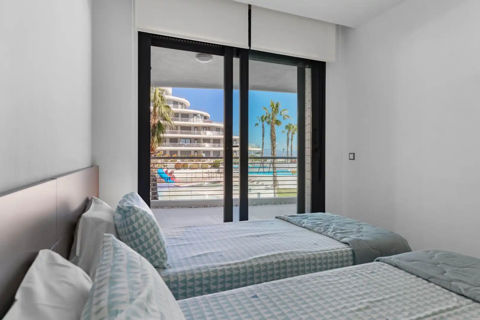 Dormitori de Apartament en venda en Elche / Elx amb Aire condicionat, Calefacció i Jardí privat