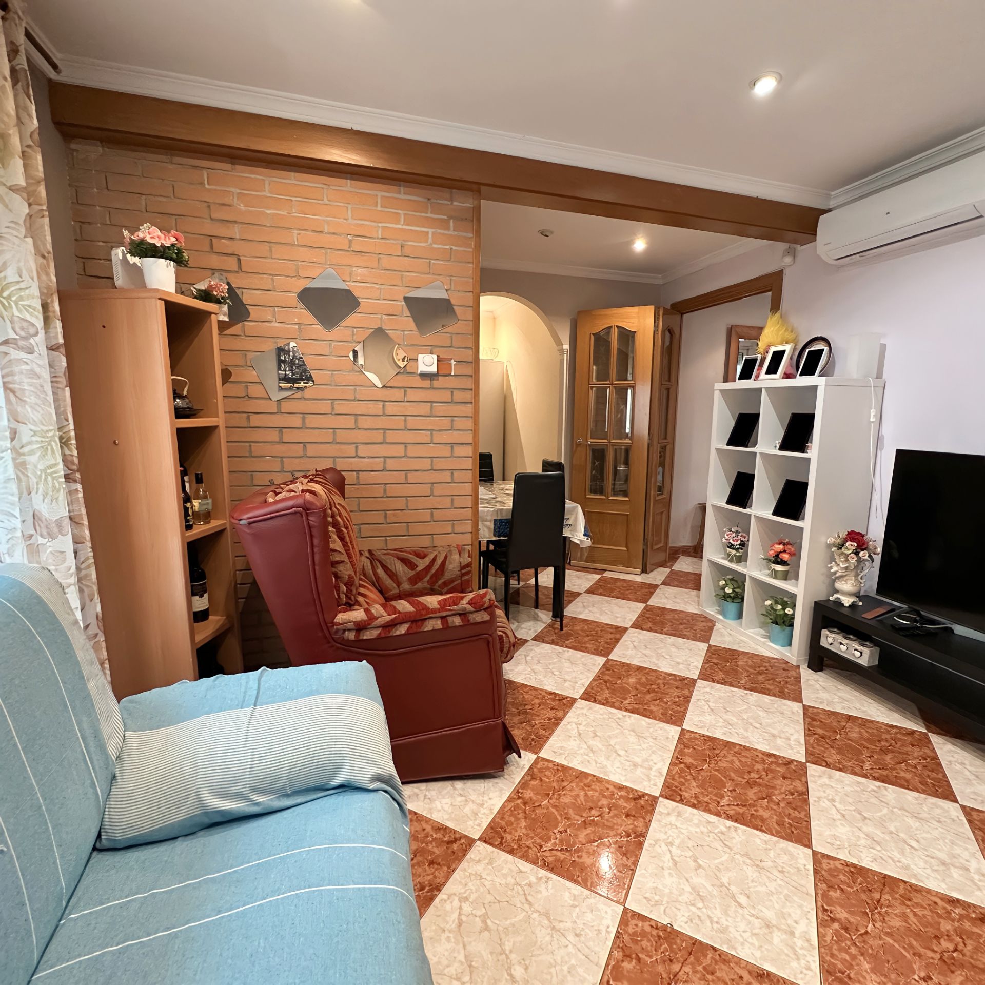 Sala d'estar de Pis en venda en Santa Coloma de Gramenet amb Aire condicionat