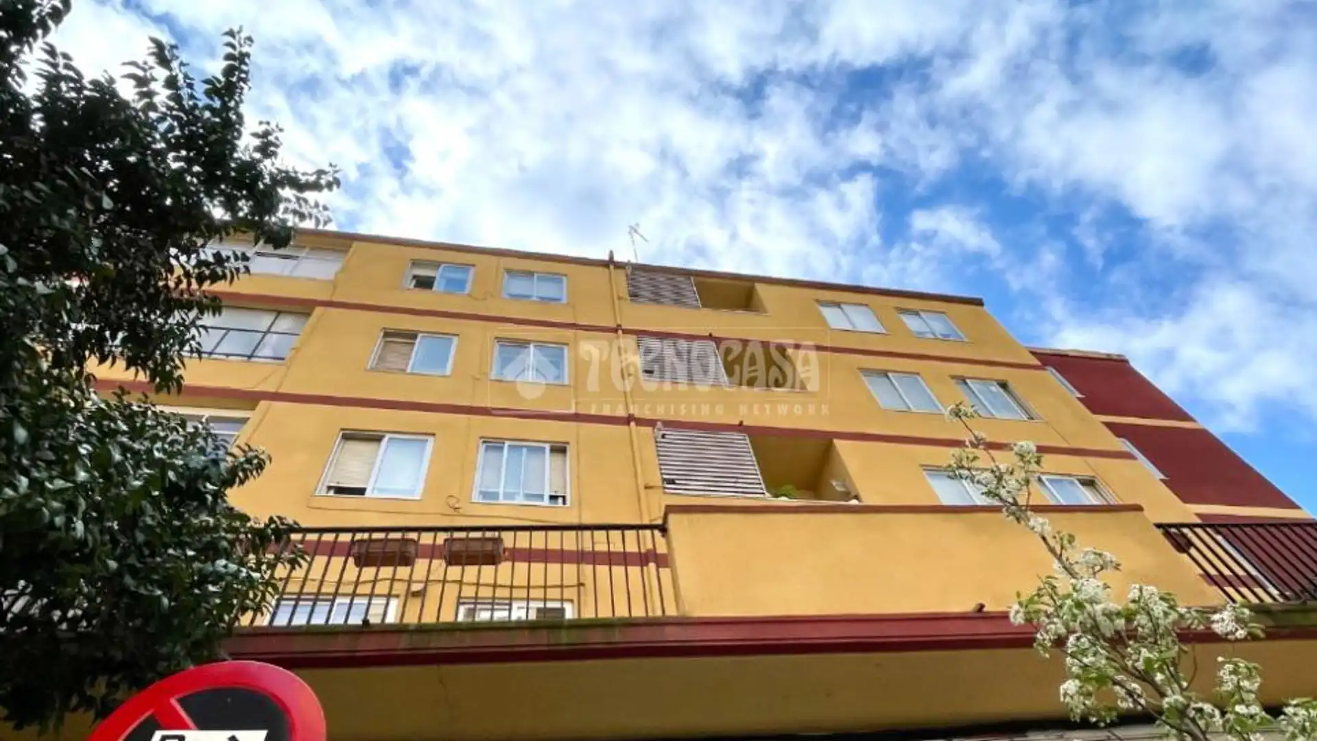 Vista exterior de Pis en venda en  Zaragoza Capital amb Terrassa i Balcó