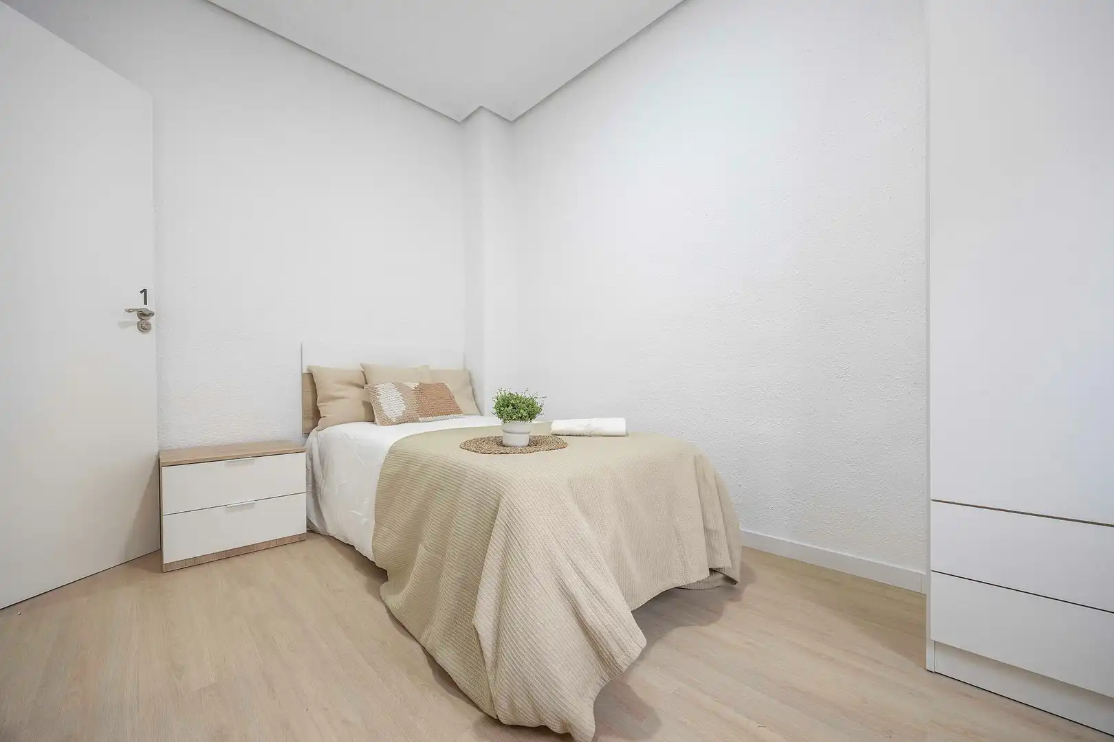Habitación de Piso para compartir en Valencia con Aire acondicionado, Calefacción y Amueblado