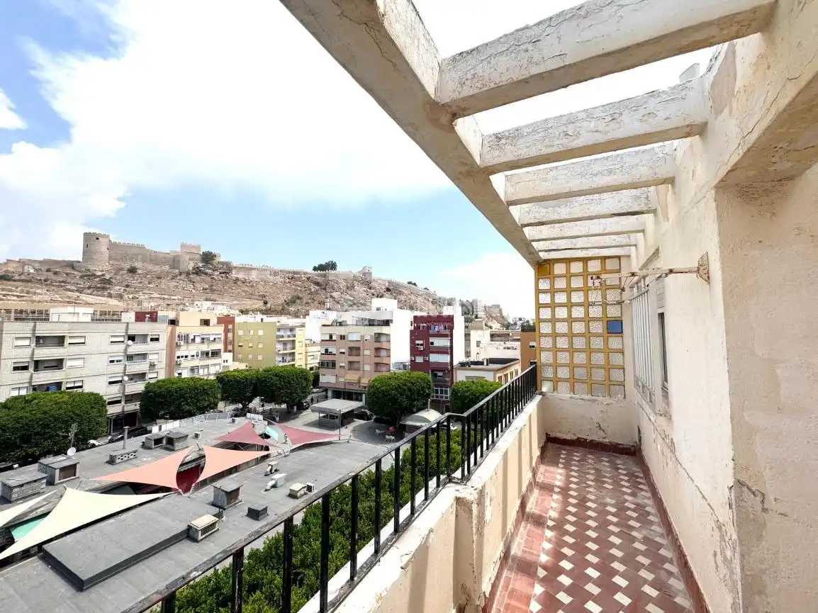 Terrassa de Pis en venda en Almería amb Terrassa i Balcó