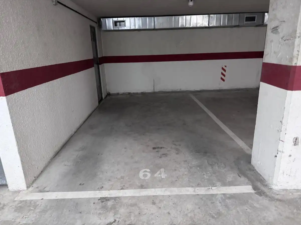 Parking de Apartamento en venta en Llanes con Calefacción, Terraza y Trastero