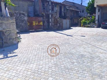 Casa rústica amb jardí en venda a Amoeiro