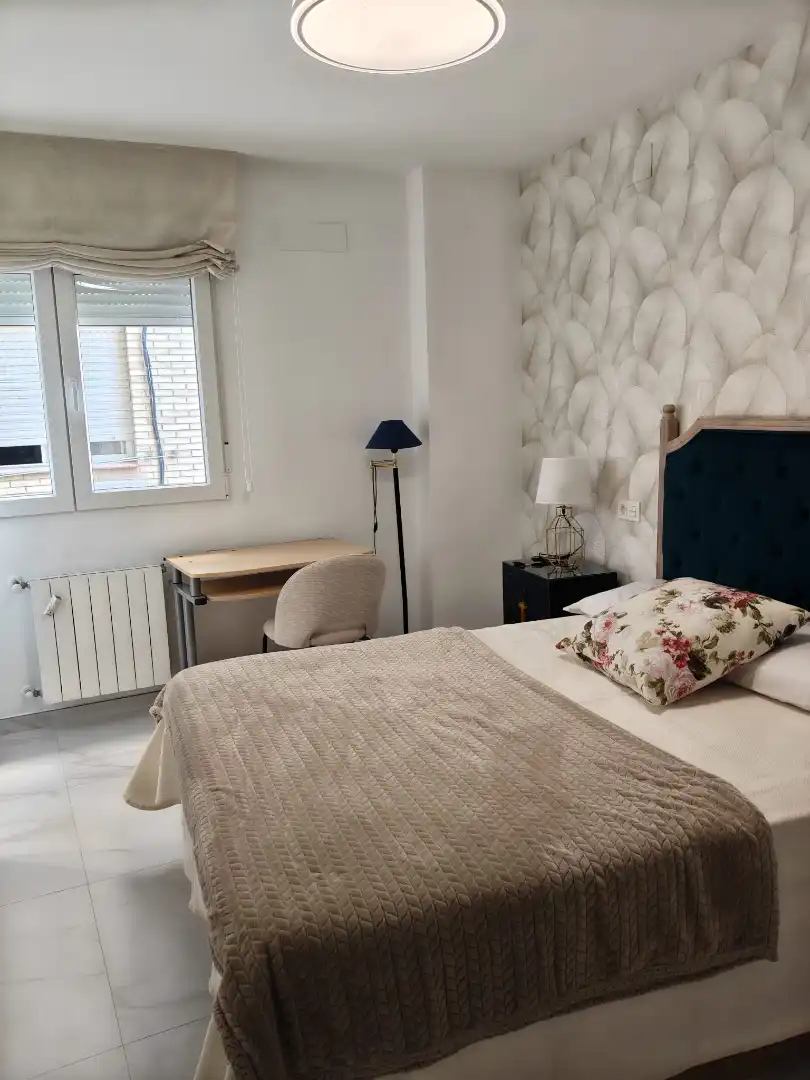 Habitación de Apartamento de alquiler en Granada con Calefacción, Amueblado y Lavadora