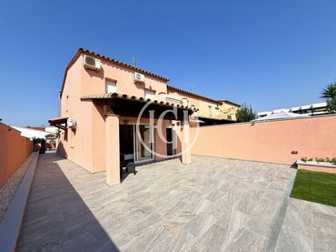Maison avec jardin à vendre à Calle Llarga