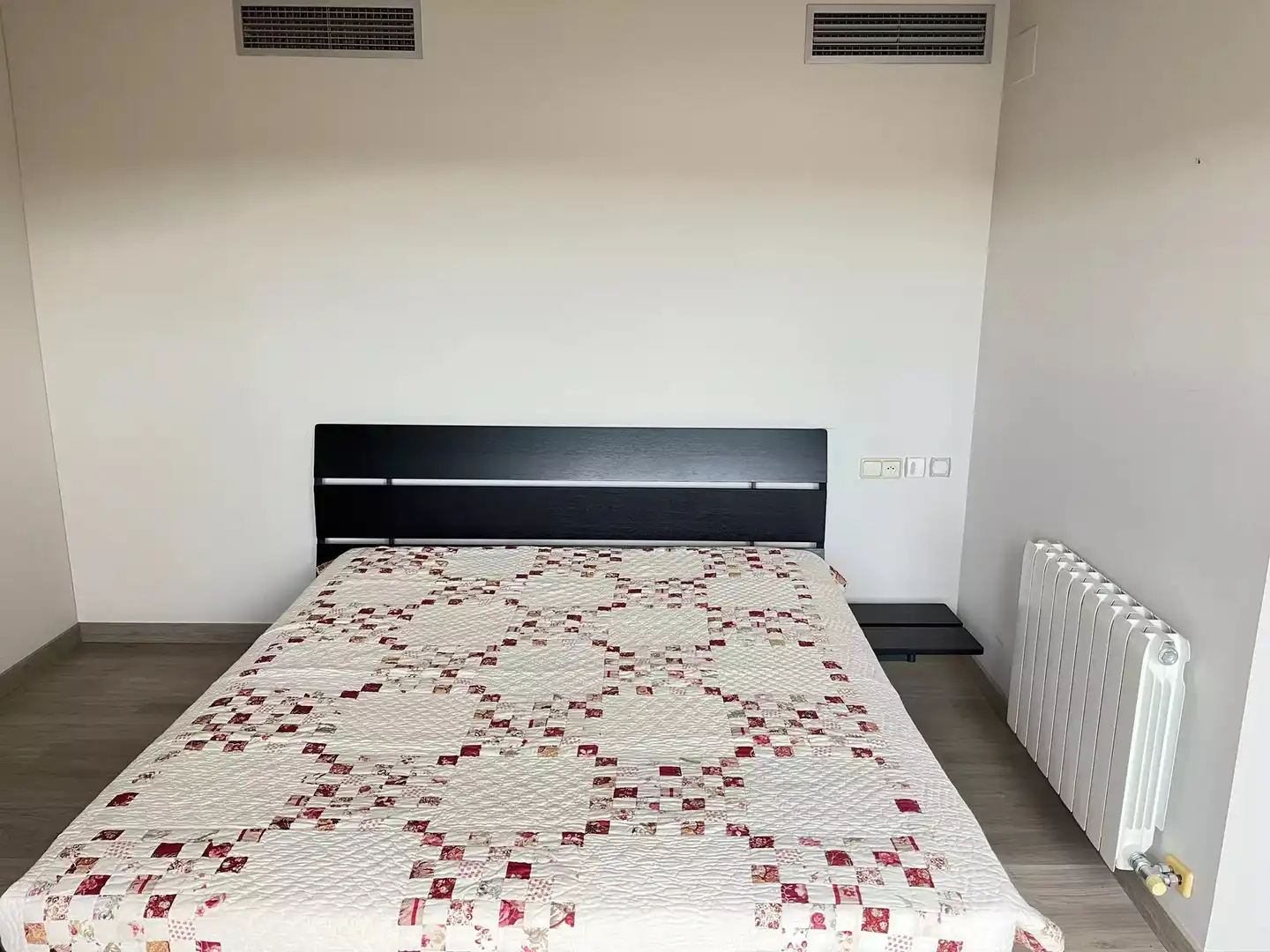 Bedroom of Flat for sale in Girona  with Air Conditioner, Heating and Parquet flooring