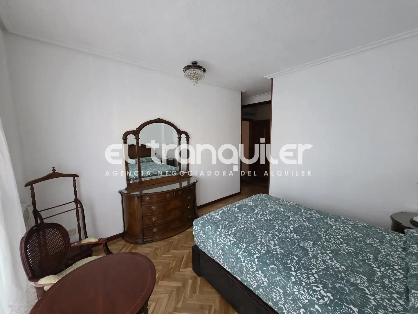 Dormitori de Pis de lloguer en Madrid amb Aire condicionat, Parquet i Piscina