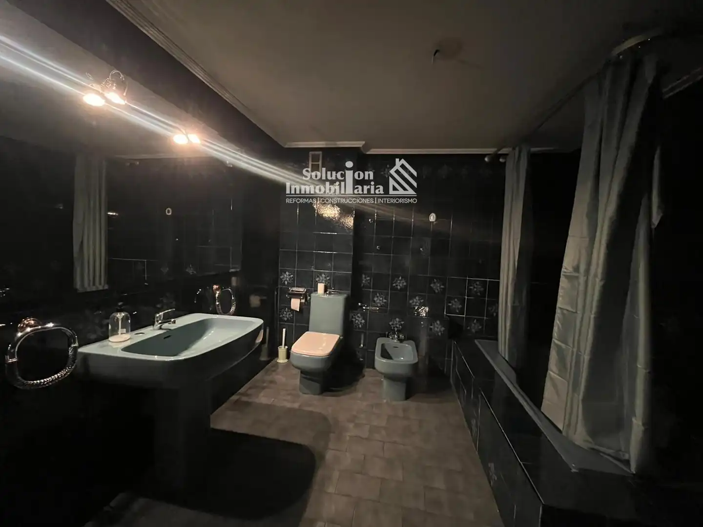 Bathroom of Flat for sale in Salamanca  with Heating, Terrace and Furnished
