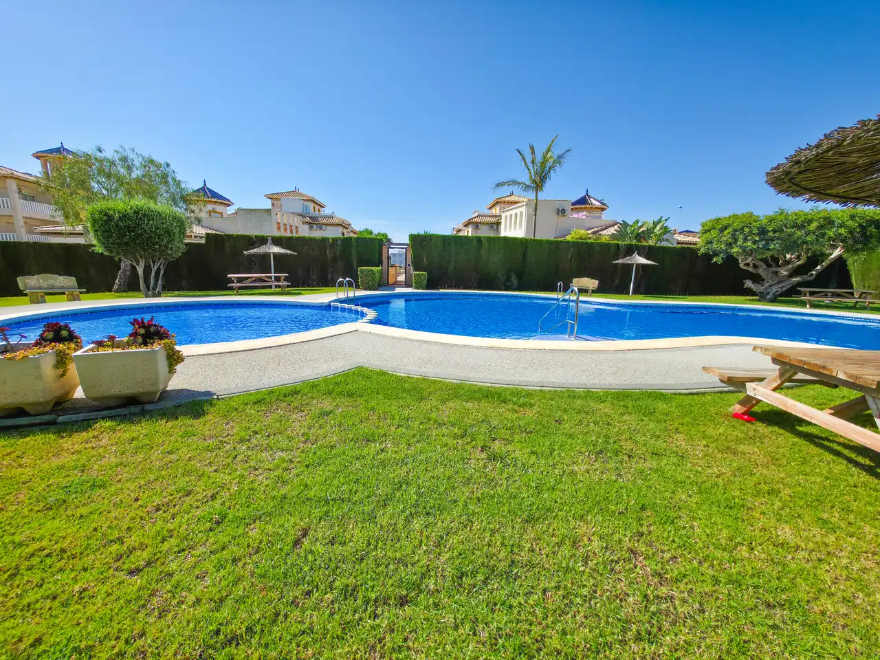 Piscina de Apartamento en venta en Orihuela con Amueblado, Horno y Lavadora
