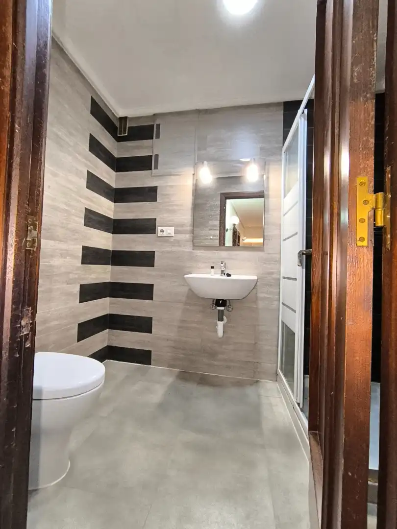 Baño de Piso en venta en Palencia con Calefacción y Terraza