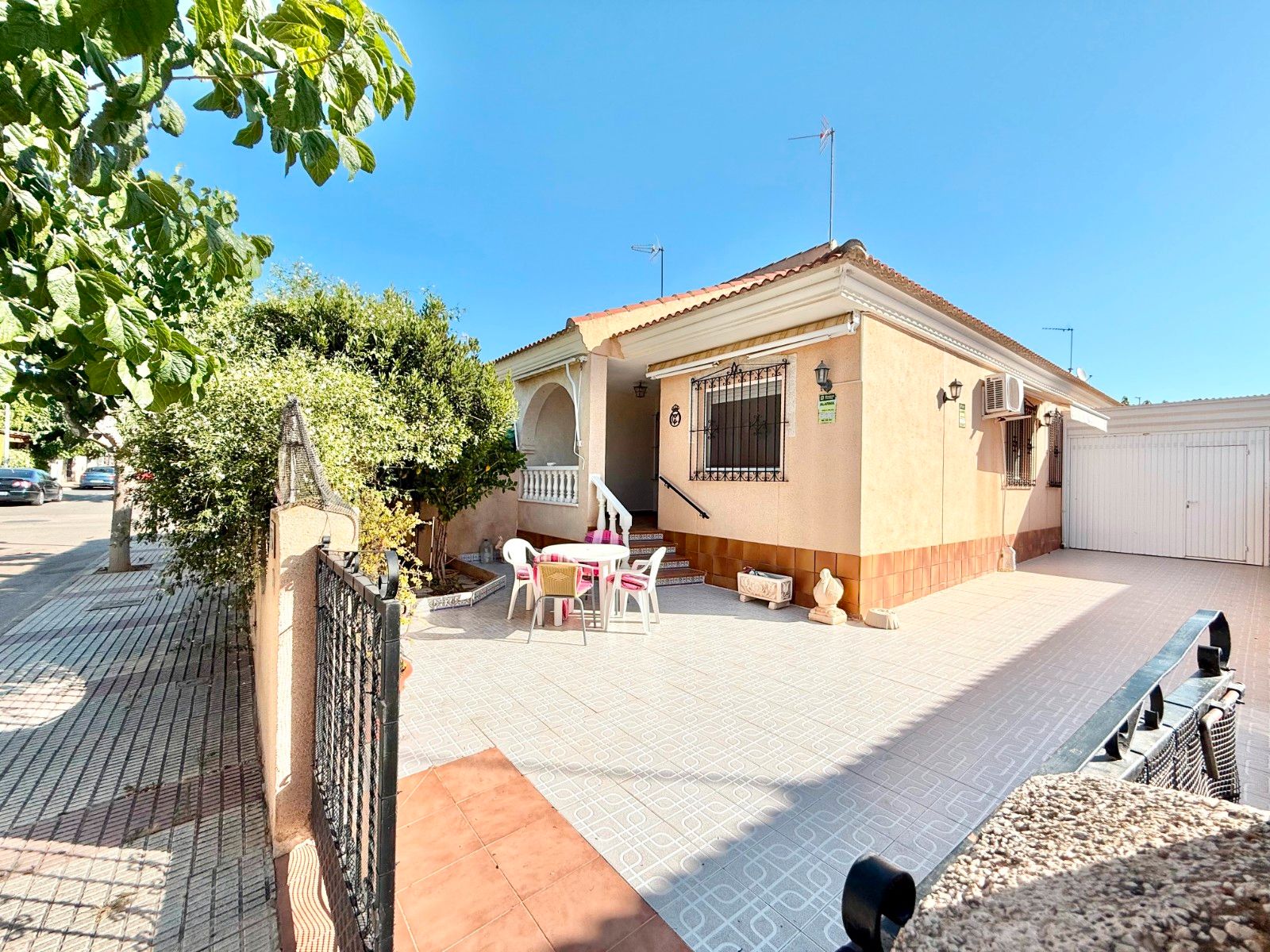 Exterior view of House or chalet for sale in Los Alcázares  with Private garden, Terrace and Oven