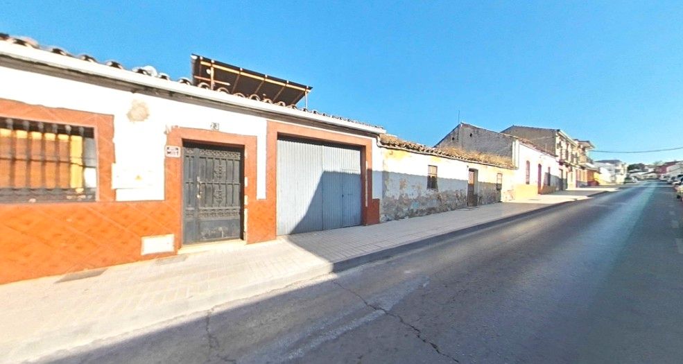 Vista exterior de Casa adosada en venda en Linares