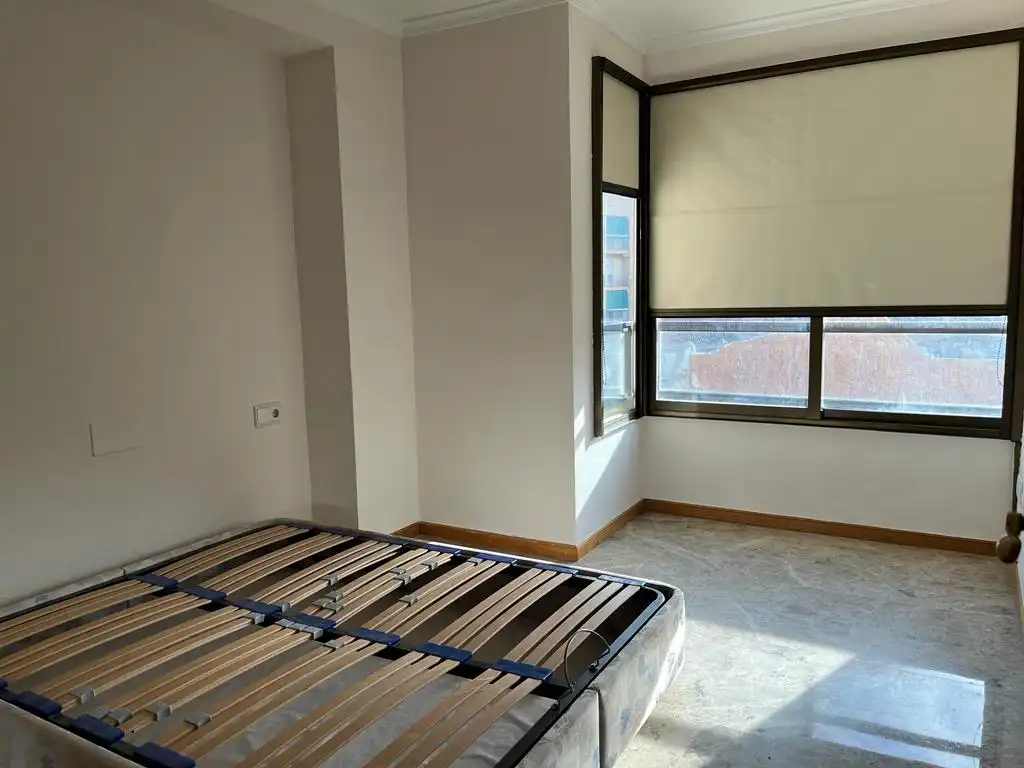 Schlafzimmer von Maisonette zum Verkauf in Benicalap