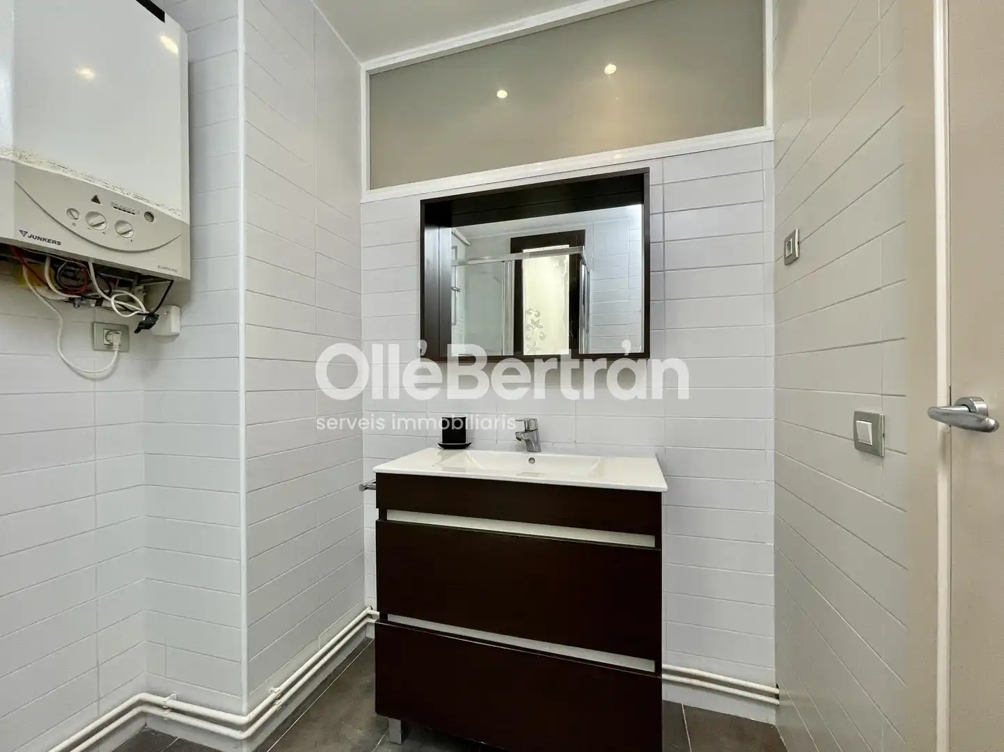 Bathroom of Flat for sale in Barcelona  with Air Conditioner, Heating and Oven