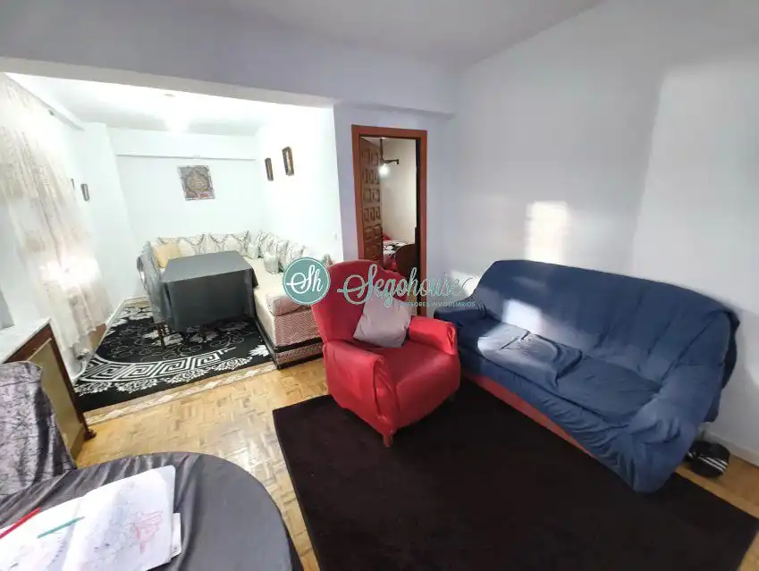 Sala de estar de Piso en venta en Segovia con Calefacción, Parquet y Trastero