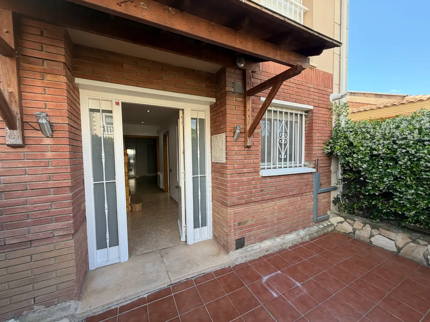 Semi-detached house with terrace for sale in Carrer Castell de Prades 10, imagen 8
