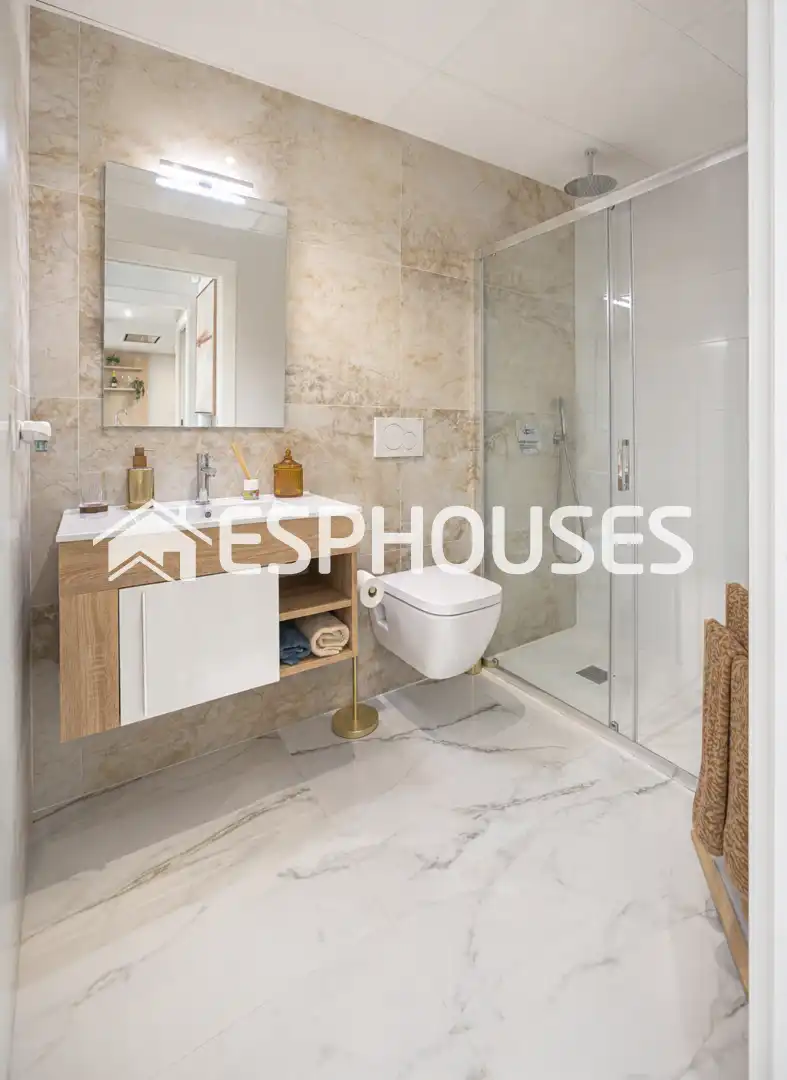 Bathroom of Attic for sale in Rojales  with Air Conditioner, Terrace and Storage room