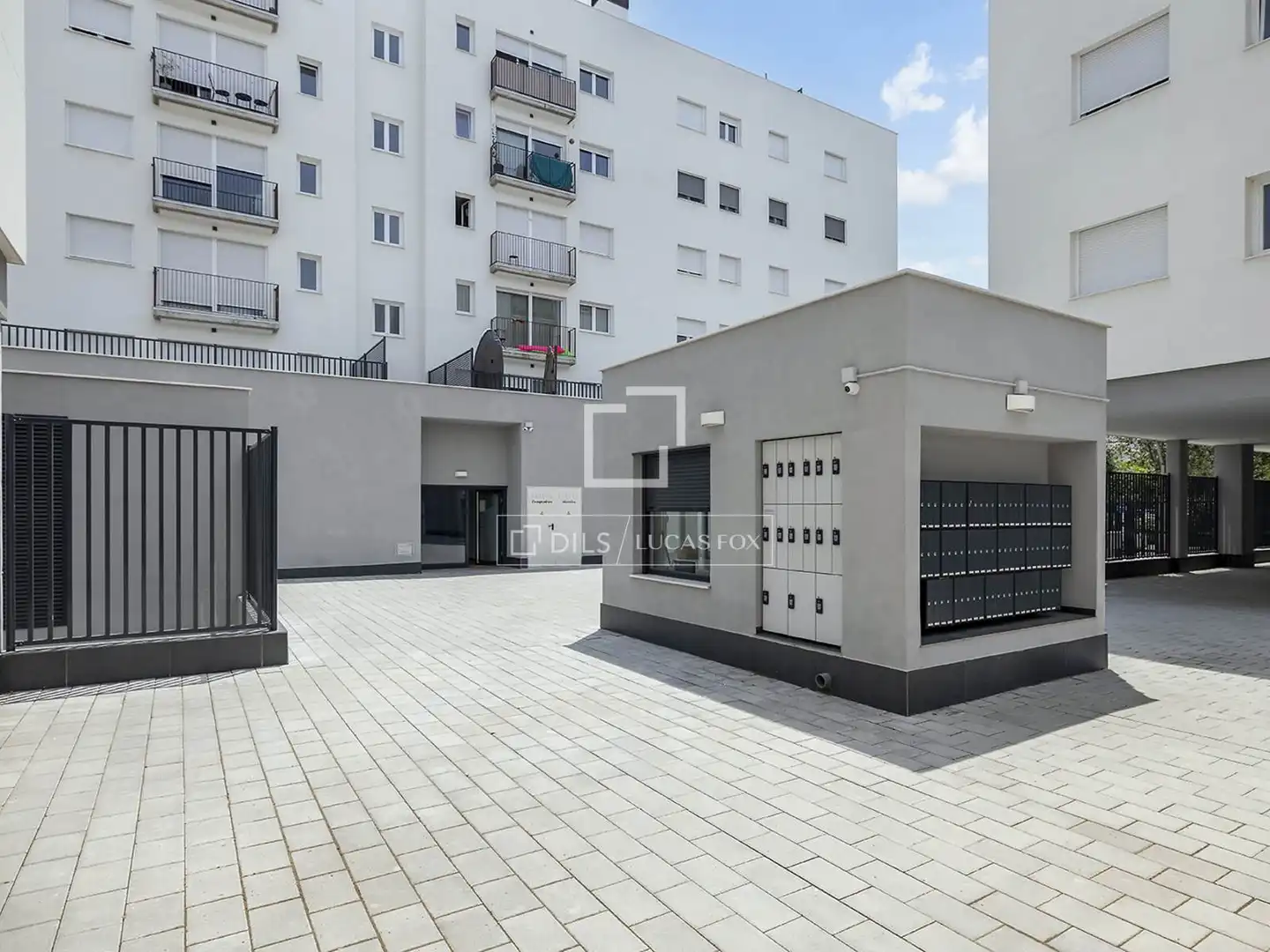 Außenansicht von Wohnung zur Miete in Sant Adrià de Besòs mit Klimaanlage, Heizung und Terrasse