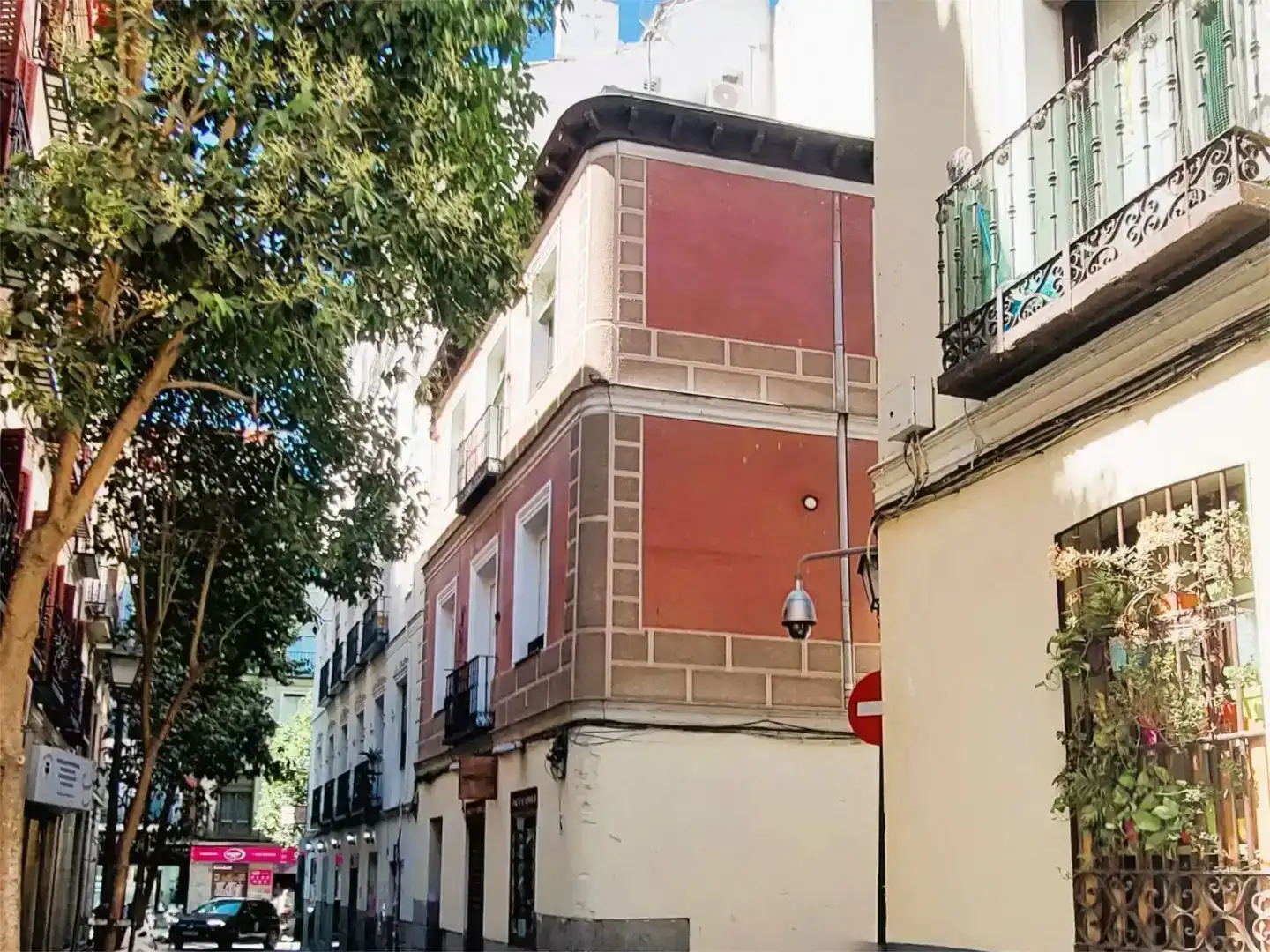 Vista exterior de Casa o xalet en venda en Madrid amb Aire condicionat, Traster i Moblat