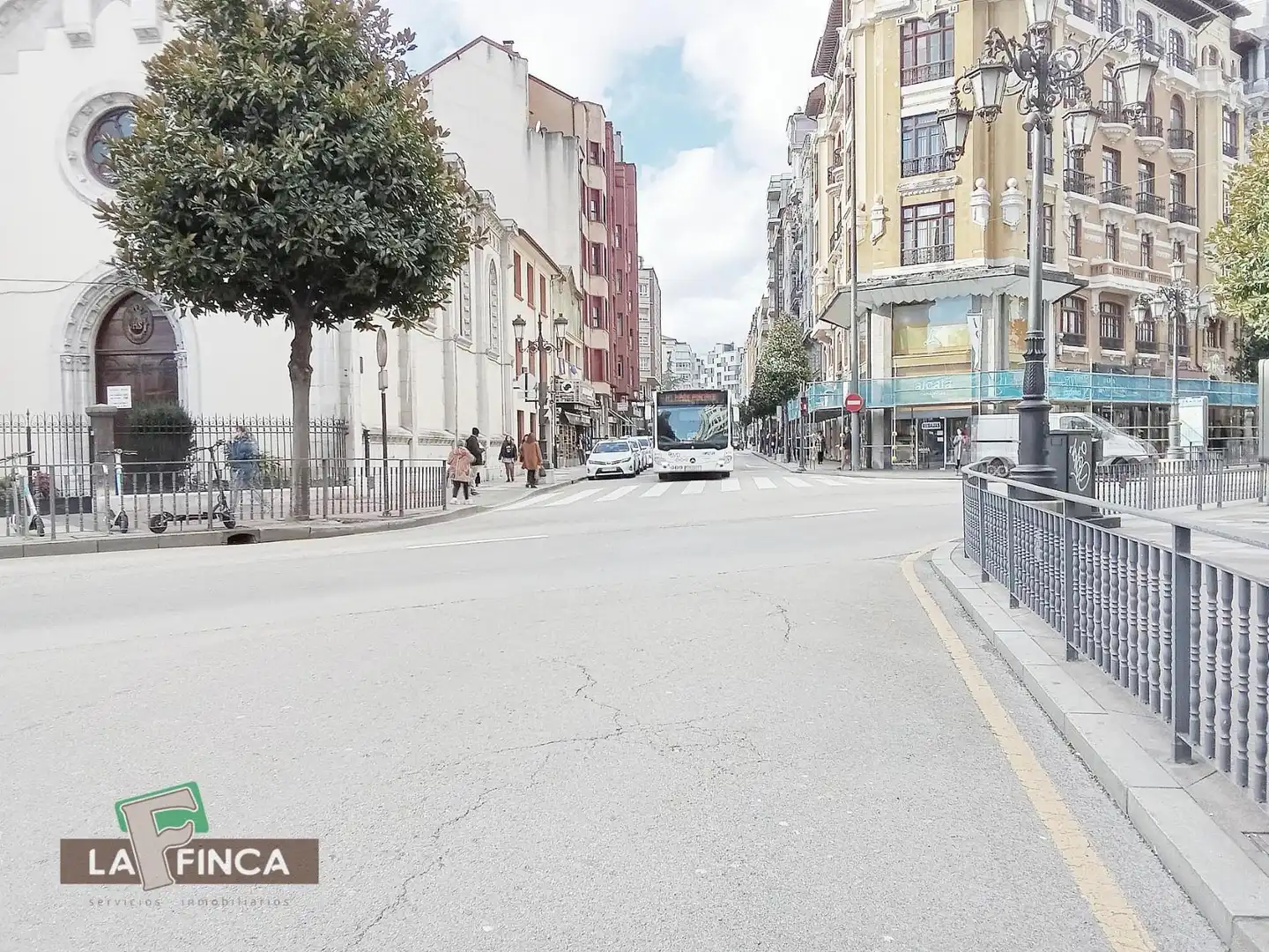 Vista exterior de Oficina de lloguer en Oviedo  amb Calefacció i Terrassa