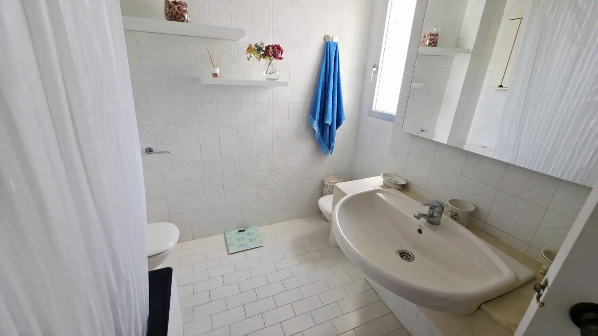 Bany de Pis en venda en Alicante / Alacant amb Jardí privat, Terrassa i Moblat