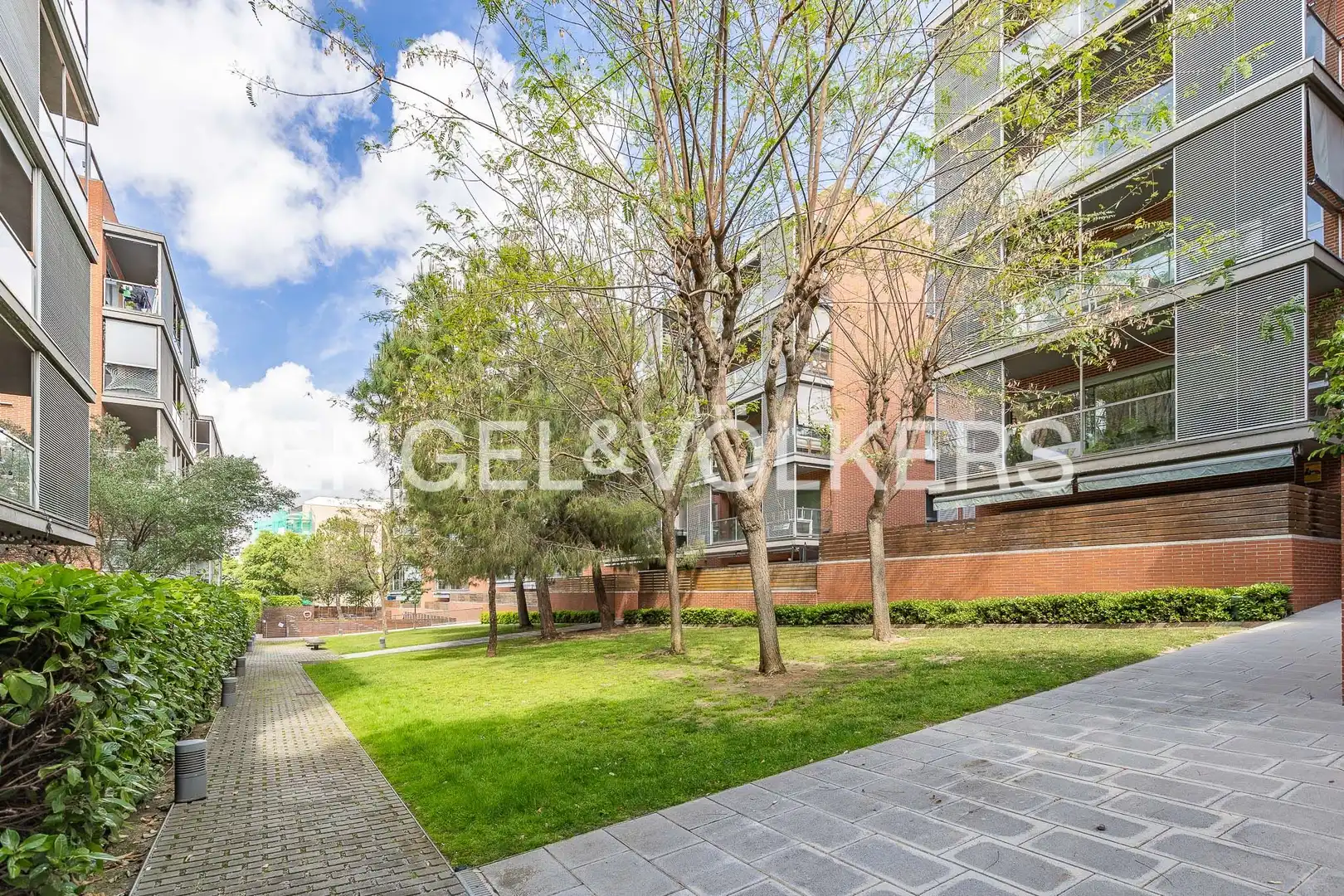 Vista exterior de Piso en venta en Sant Cugat del Vallès con Aire acondicionado, Calefacción y Jardín privado