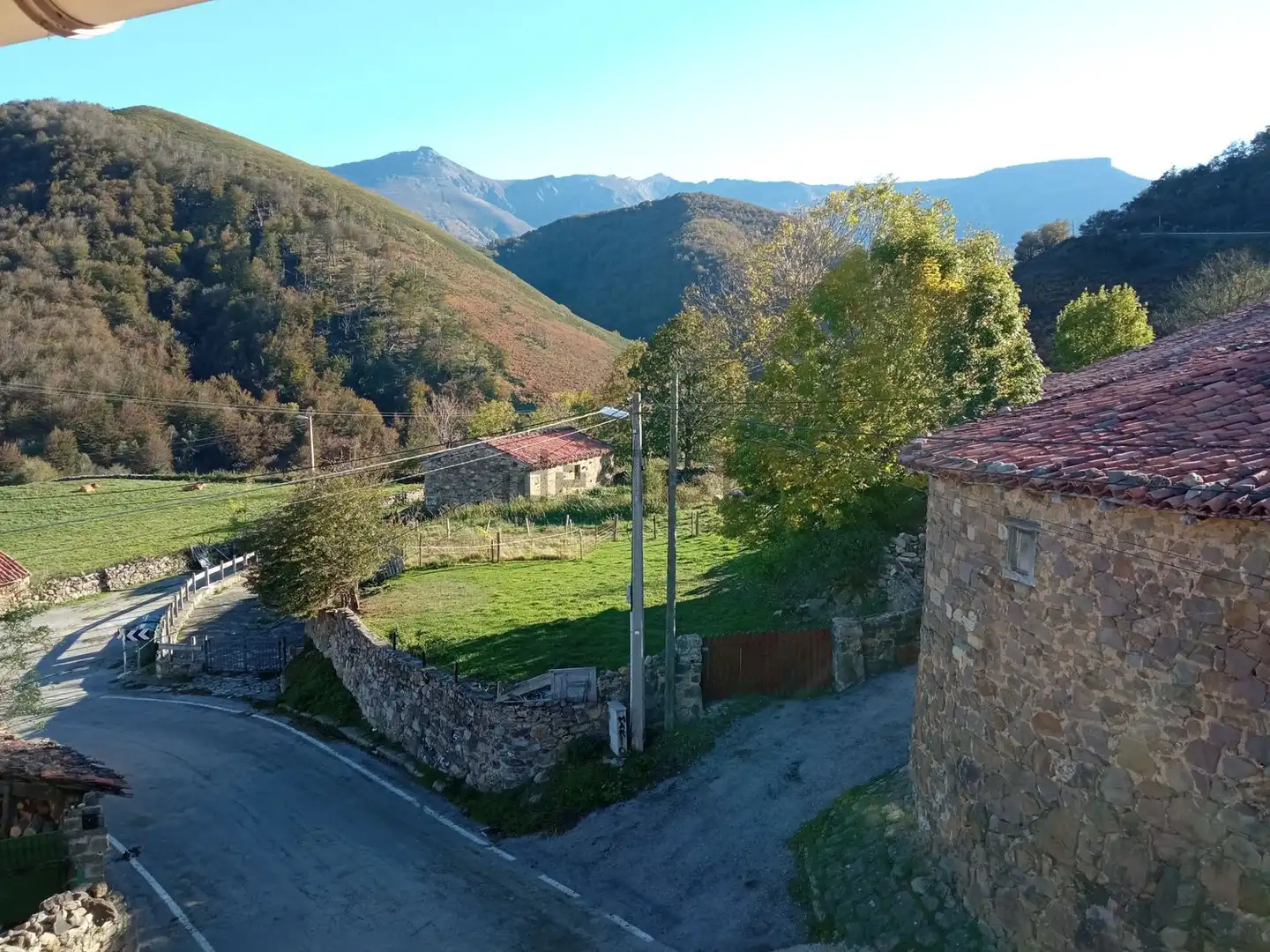 Vista exterior de Casa o xalet en venda en Polaciones