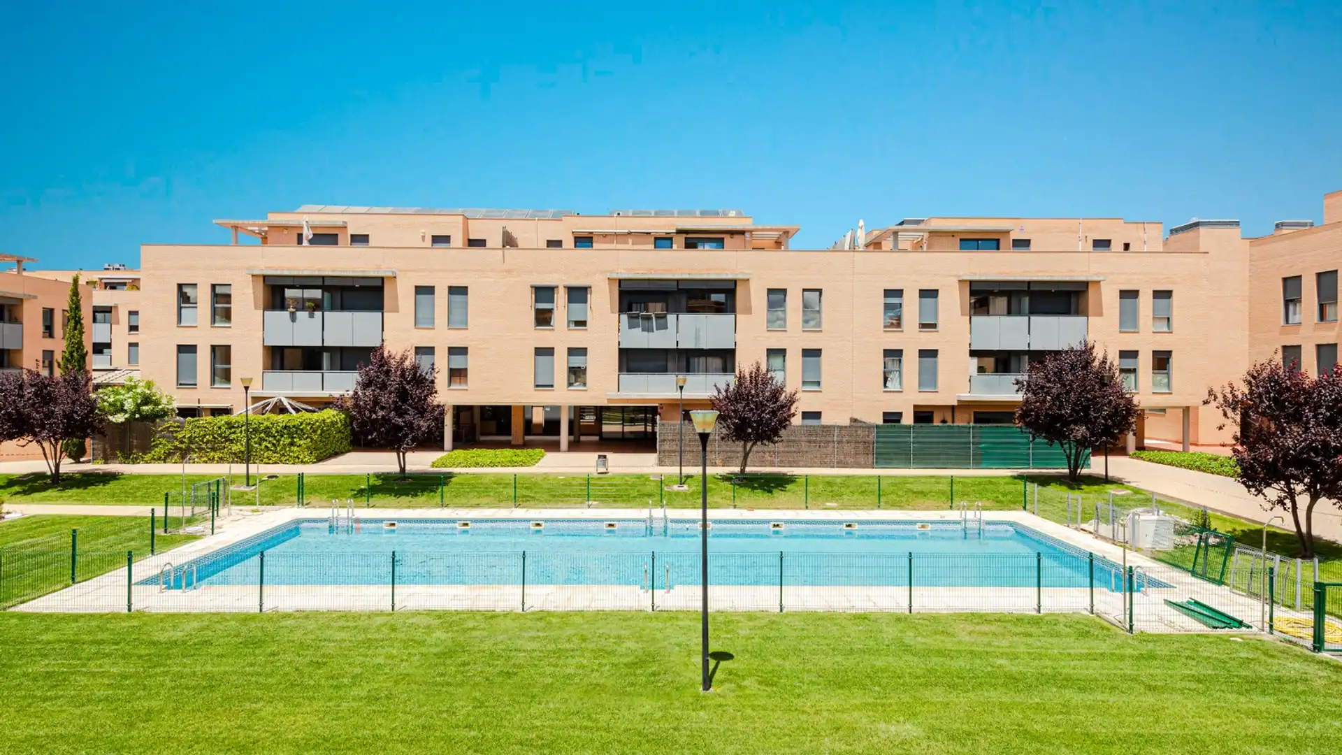 Piscina de Piso en venta en Las Rozas de Madrid con Aire acondicionado, Terraza y Balcón