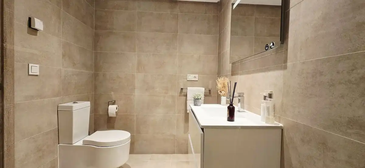 Bathroom of Flat for sale in Benahavís  with Air Conditioner, Terrace and Storage room