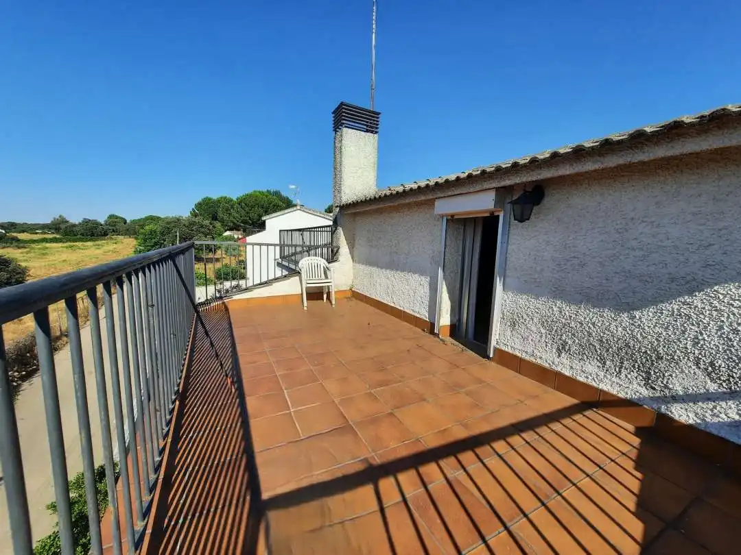Casa adosada en venta en Hormigos