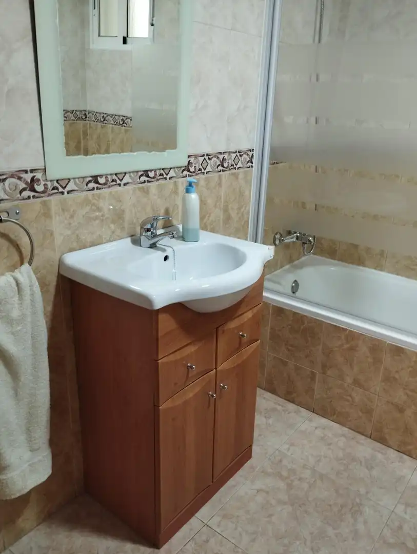 Bany de Pis per a compartir en Alcantarilla amb Aire condicionat, Calefacció i Terrassa