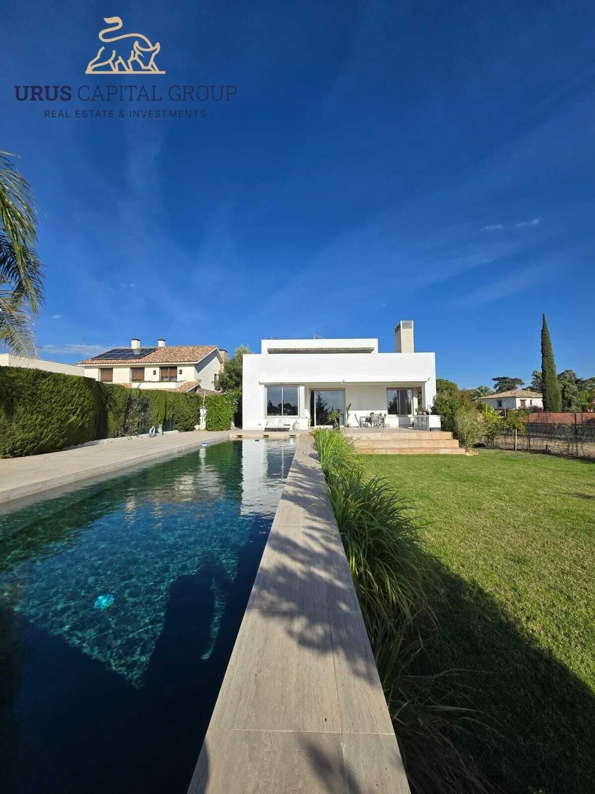 Vista exterior de Casa o xalet en venda en  Córdoba Capital amb Aire condicionat, Jardí privat i Terrassa