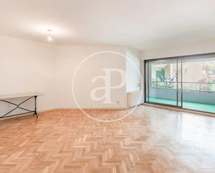 Living room of Flat to rent in  Madrid Capital  with Air Conditioner, Heating and Private garden