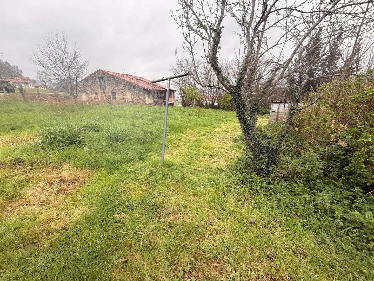 Einfamilien-Reihenhaus zum Verkauf in Rasines mit Privatgarten, Terrasse und Abstellraum